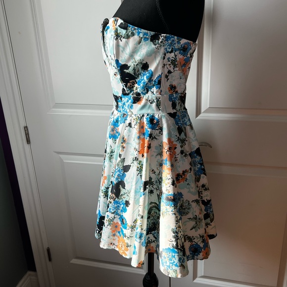 TFCN London Prom Dress - Picture 6 of 9